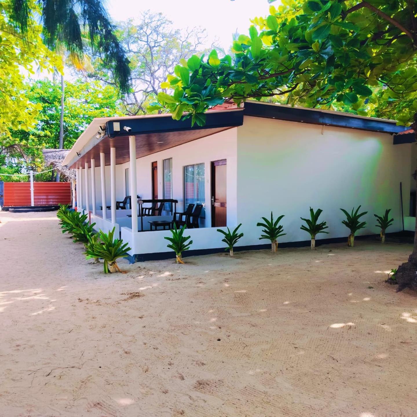 French Garden Pragash Beach Hotel Trincomalee Esterno foto